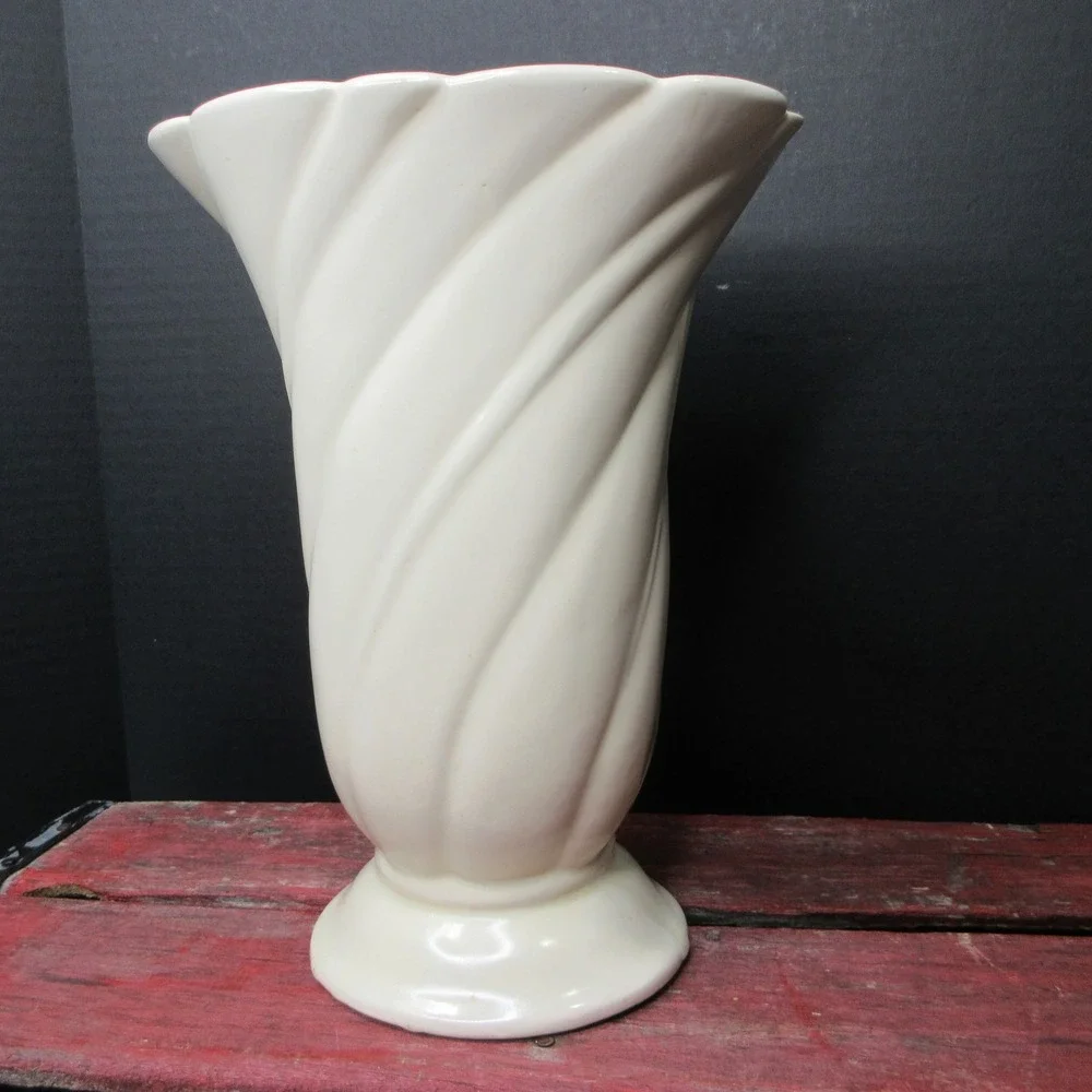 Vintage MCM Cream Ceramic Swirl Ribbed Scalloped Vase Pedestal Base Made in USA